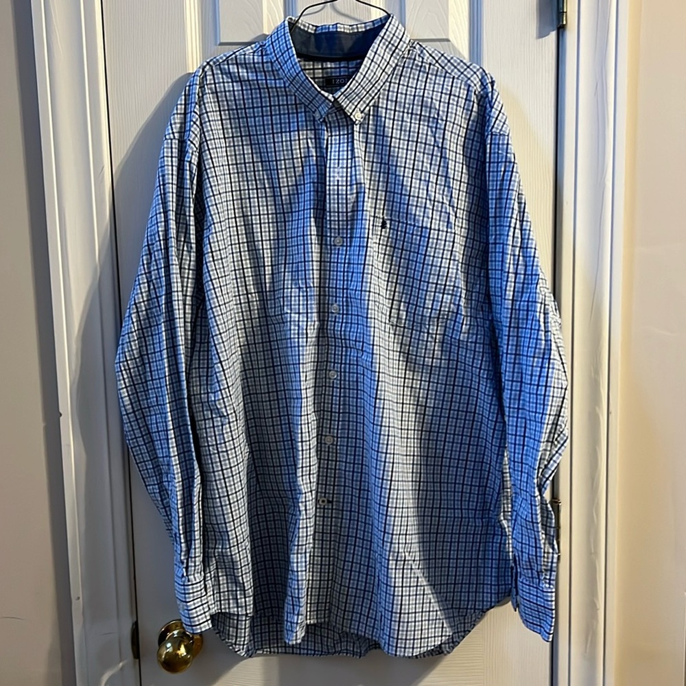 Men’s long-sleeved dress shirt